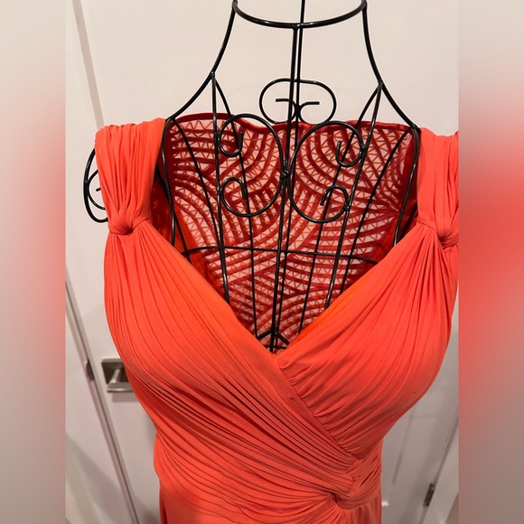 Front-ruched Coral color dress with an open back - Picture 15 of 15